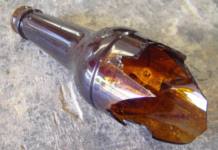 Man dies after being stabbed in eye with broken bottle during a dispute over beer at bar