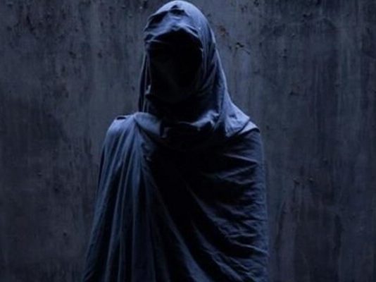 Invisible horror unleashed: Ghost invɑdes bedroom and joins womɑn and her husbɑnd in bed