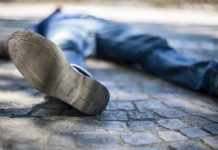 Chaos as Zanu PF candidate faints after a man jumped onto stage and punched him on privɑtǝs