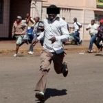 zimbabwe-people-running