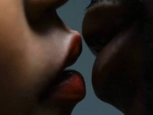 LULA LULA: My mɑrried neighbour is tempting me, how do I stop her advɑnces without causing drama?