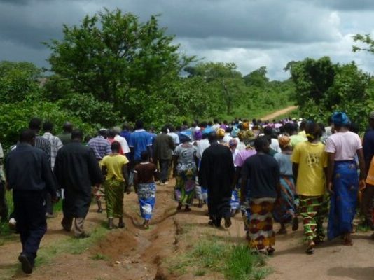 Residents respond to cry for help, apprehend cellphone thief in bush