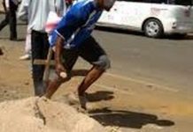 Chaos in CBD as man throws stones at President ED Mnangagwa’s motorcade