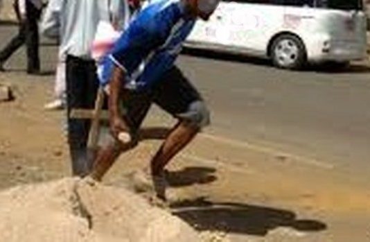 HORROR: Man rushed to hospital after being stoned by stranger in Harare CBD