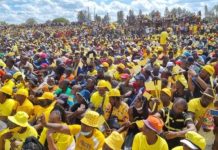 DRAMA: Policeman in serious trouble after he clapped hands & chanted CCC slogans at Chamisa’s rally