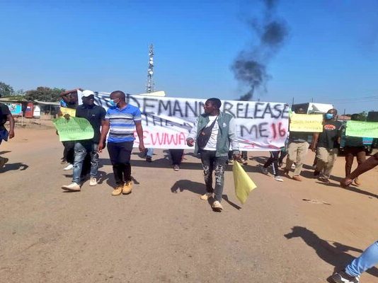 JOB SIKHALA SAGA: Mayhem erupts in Chitungwiza as angry residents breathe fire (PICS)