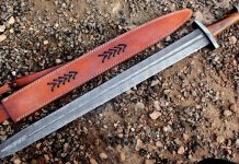 He approached me violently: Chaos as man attacks police officer with a deadly sword