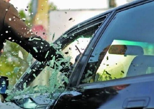 Daring thief snatches Mnangagwa’s iPhone 15 Pro Max from car at traffic lights and runs away