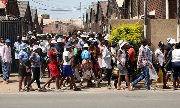 Chaos ensues as scores of job seekers throng Ministry of Transport offices (WATCH VIDEO)