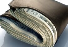 Fracas at business centre as teenager searches drunk man’s pockets & steals wallet containing US$615