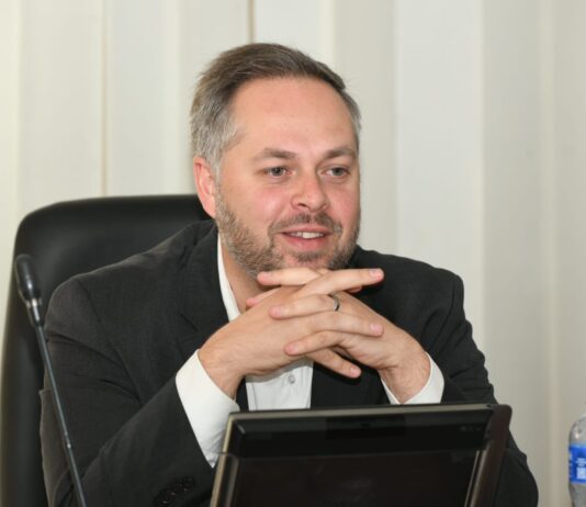New SA Home Affairs Minister Leon Schreiber delivers sweet news to Zimbabweans and other foreigners