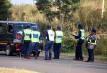Traffic police officer in hot soup after taking bribe from kombi driver in full view of SADC Anti-corruption officers