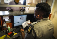 Beitbridge immigration officer arrested, caught receiving bribes from illegal foreigners… had collected R3100 from 6 ‘clients’