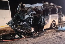 2 people killed and 5 injured in South Africa-bound bus and kombi head-on accident (WATCH VIDEO)