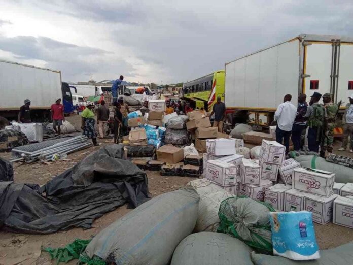 zimra and police at dulibadzimu terminus in beitbridge seizing smuggled goods