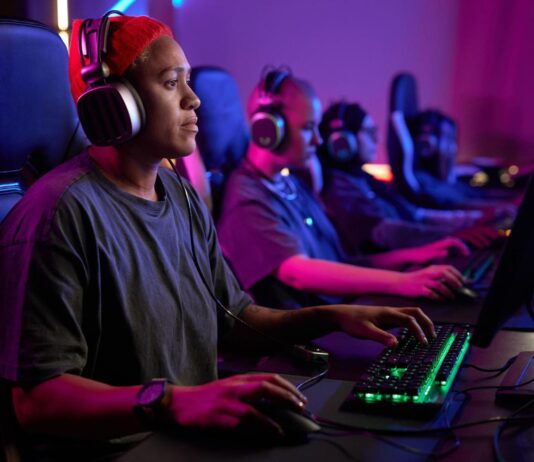 How Social Media Shapes Esports Betting Decisions on 1xBet and Other Platforms