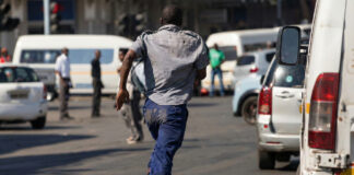 MOVIE-STYLE ROBBERY: How Harare thieves used iron bar to disarm 3 police officers then steal their rifle gun, cellphones and patrol car