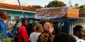HIGHFIELD FUNERAL DRAMA: Angry mourners dump coffin at Machipisa Police Station, accuse ZRP of causing fatal accident (WATCH VIDEO)