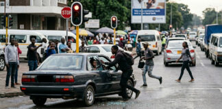 WARNING TO DRIVERS: Smash-and-Grab robbers siege Harare traffic lights… it’s now out of police’s control