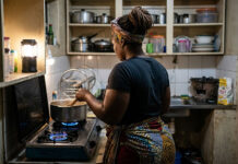 Running out of gas ends in illegal sex: Man ‘lula lulas’ neighbour’s daughter while her mother cooks in the same house