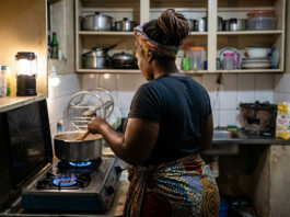Running out of gas ends in illegal sex: Man ‘lula lulas’ neighbour’s daughter while her mother cooks in the same house