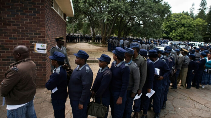 zrp police officers voting queue