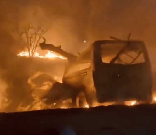 25 people killed as kombi bursts into flames after colliding with haulage truck along Harare-Masvingo road (VIDEO)