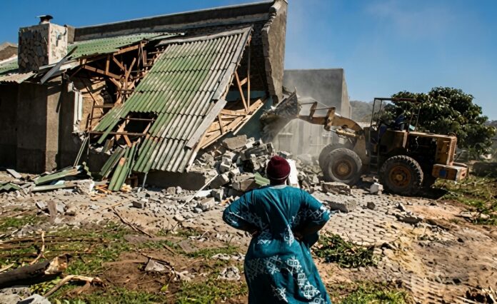 House demolitions - mukadzi abata muchiwuno nekupererwa