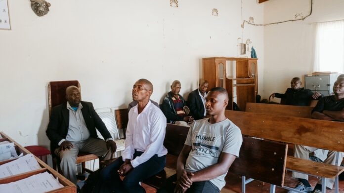 Itai Kalimbwe (left) and Obey Gudza (right) in Chief Makoni Court
