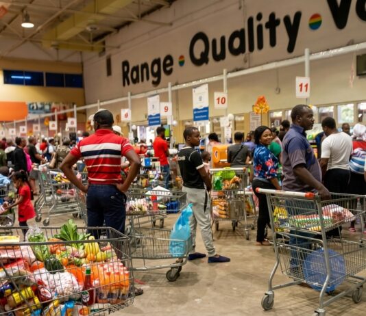 Good news for all employees in retail and wholesale sector: No more salaries below US$330 per month!
