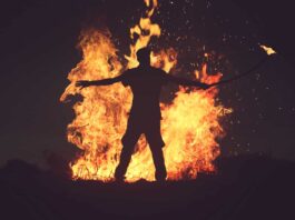 Angry boyfriend douses Bulawayo man with petrol, sets him ablaze as revenge for having lula lula with their girlfriend